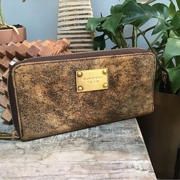 Michael Kors LTD Grayson LG Soft distressed bag & Wallet Set - Picture 8 of 11